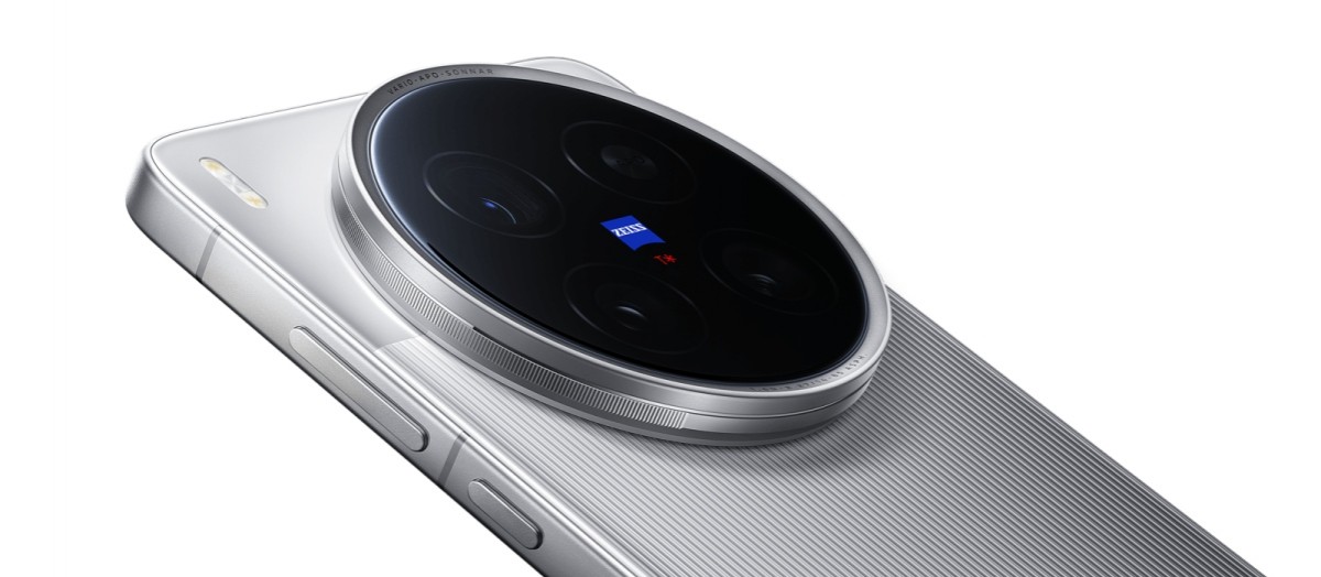 vivo X200 Ultra arrives as a revolutionary camera flagship, X200s brings a huge battery