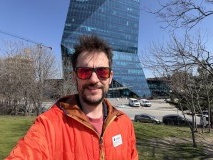 Selfies comparison: iPhone 17 Pro Max - 20mm, f/1.9, ISO 32, 1/1174s (3672x4896px) - Samsung Galaxy S26 Ultra vs. Apple iPhone 17 Pro Max